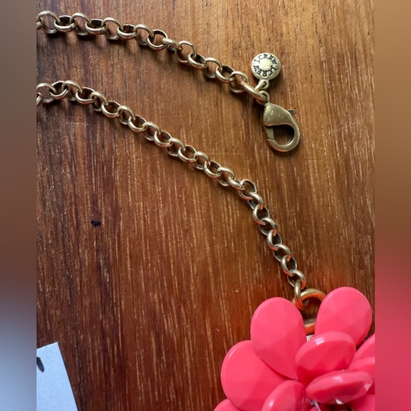 J. Crew Pink Coral and Gold Tone Floral Necklace Flower Statement Bold Summer - Picture 3 of 4